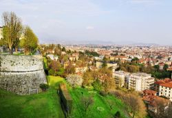 Il panorama da Bergamo alta in direzione della ...