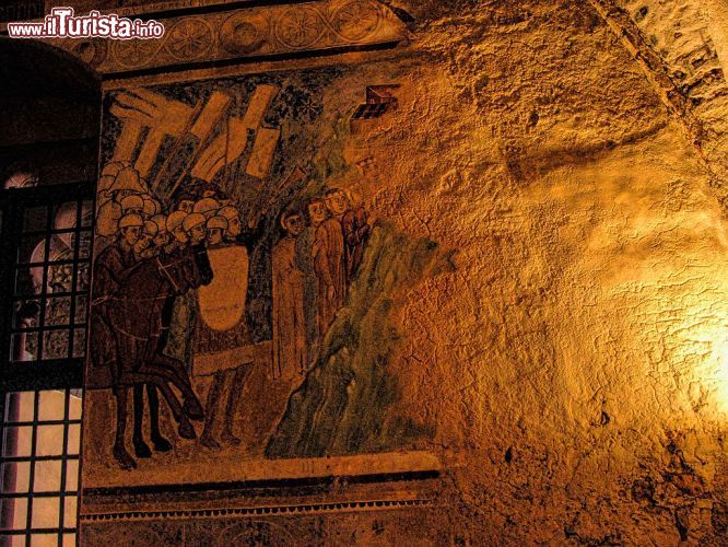 Immagine Alcuni affreschi all'interno della Rocca di Angera - © By Reino Baptista - CC BY-SA 4.0 - Wikipedia
