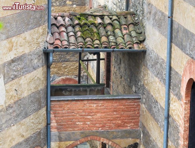 Immagine Un particolare architettonico del Castello di Gropparello. La fortezza è una delle più affascinanti strutture difensive dell'Emilia-Romagna - © Mi.Ti. / Shutterstock.com