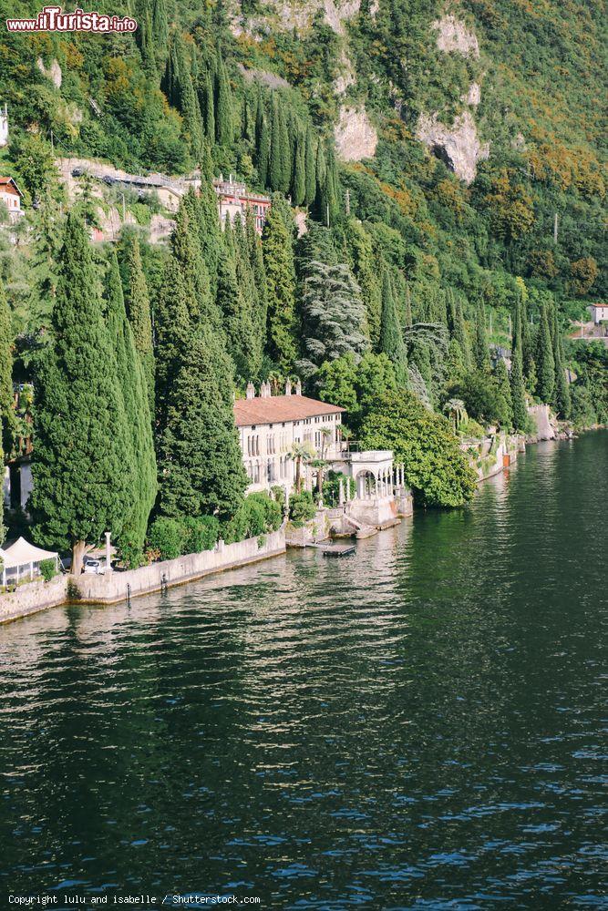 Immagine Villa Monastero e il suo splendido giardino a lungo la sponda orientale del Lago di Como, nel paese di Varenna (Lecco) - foto © lulu and isabelle / Shutterstock.com