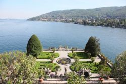 Il Giardino di Palazzo Borromeo, uno dei più fulgidi esempi di giardino all'Italian nel nord Italia. Siamo sull'Isola Bella - © mary416 / Shutterstock.com