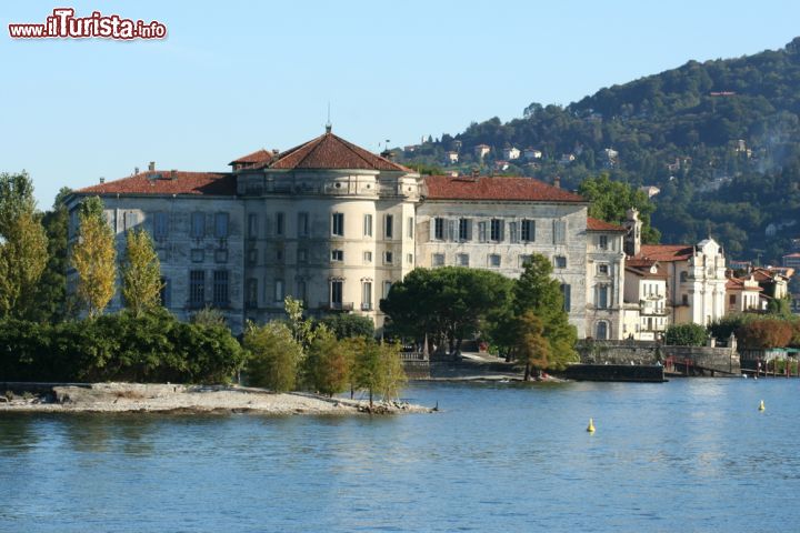 Immagine Vista  del Palazzo Borromeo, sull'Isola bella, fotografato dalla barca che unisce la località del Lago Maggiore  con Stresa - © Farida Doctor-Widera / Shutterstock.com