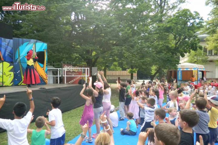 Immagine Estate al Parco degli Alberi Parlanti durante uno spettacolo per bambini - © Gruppo Alcuni