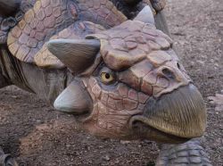 Uno dei dinosauri del percorso a tema nel Parco degli Alberi Parlanti di Treviso - © Gruppo Alcuni