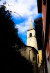 Uno scorcio del centro dell'Isola dei Pescatori: si noti il campanile della Chiesa di San Vittore - © sergiopazzano / Shutterstock.com