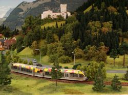 Mezzamontagna Plastico della zona di Coira, nei Grigioni svizzeri, il perfetto sfondo per uno de trenini di Mondotreno a Rablà - © Mondotreno