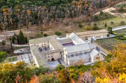Il monastero Cistercense di Senanque a sud di ...