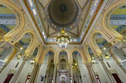 Interno della sala di preghiera della Jumeirah Mosque a Dubai - © Francesco Dazzi / Shutterstock.com