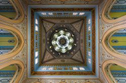 Vista dall'interno della grande cupola della Moschea di Jumeirah a Dubai - © Francesco Dazzi / Shutterstock.com