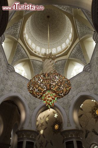 Immagine Uno scorcio degli interni della Jumeirah Mosque di Dubai - © Maxwell.Sun / Shutterstock.com