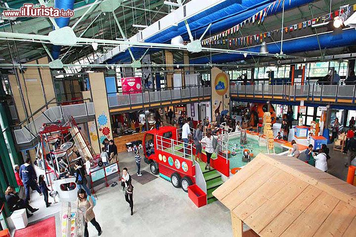 Immagine L'interno del padiglione espositivo di Explora Roma: La visita al Museo dei bambini si svolge principalmente al suo interno, con una serie di laboratori interattivi che aiutano i nostri piccoli a prendere confidenza con i loro sensi, educandoli alla coordinazione dei movimenti e imparando tante cose nuove - © www.mdbr.it