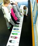 Imparare le misure delle scarpe a Explora Roma - All'interno del laboratorio "Pesi e Misure" i bambini cominciano a prendere confidenza con centimetri, grammi, metri e chilogrammi, ...