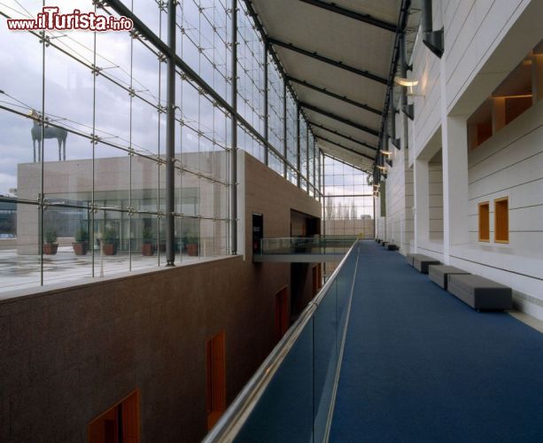 Immagine La visita al vasto museo francese di Strasburgo, il Museo di Arte Moderna e Contemporanea si trova ad ovest della Petit France, nel cuore della città sul fiume Reno