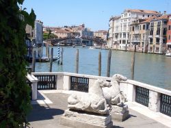 La Terrazza panoramica "Marino Marini" a Palazzo Venier dei Leoni: offre una vista splendida del Canal Grande di Venezia, emozione che può provare chi visita la Collezione Peggy ...