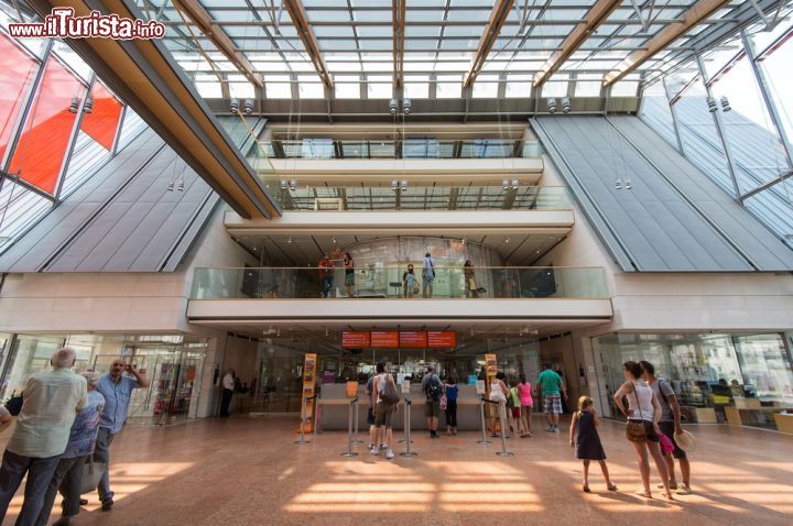 Immagine L'Ingresso al MUSE di Trento, il museo della Scienza fiore all'occhiello della città trentina - © pio3 / Shutterstock.com