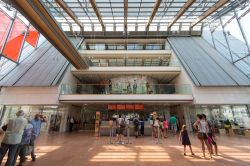 L'Ingresso al MUSE di Trento, il museo della Scienza fiore all'occhiello della città trentina - © pio3 / Shutterstock.com