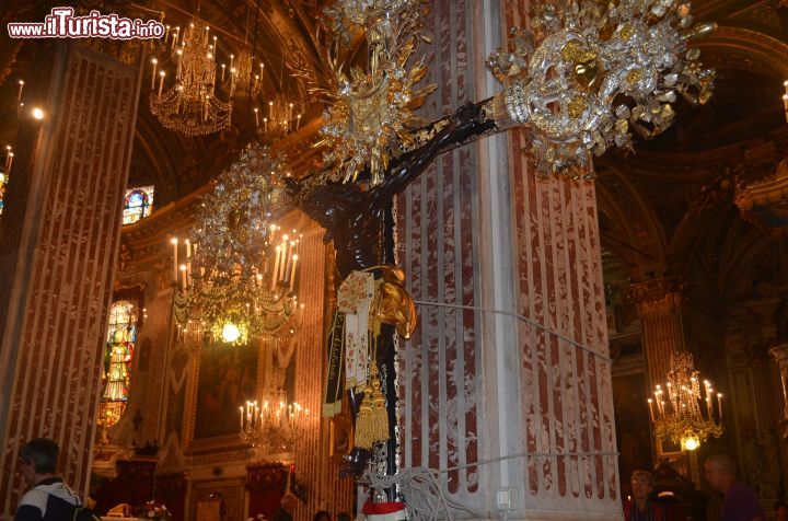 Immagine Il Cristo nero della Basilica di Camogli - © Samuele Pasquino