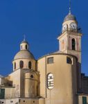 Campanile e cupola della basilica di Santa Maria Assunta a Camogli - © Fabio Lotti / Shutterstock.com