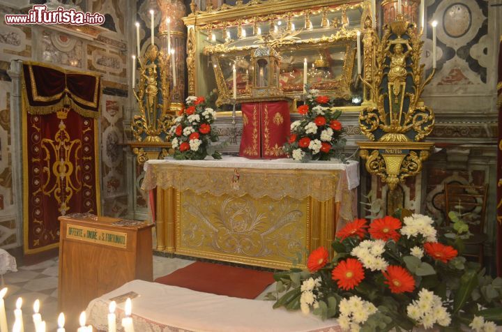 Immagine Il Reliquario di San Fortunato si trova all'interno della Parrochiale di Camogli, la Basilica di Santa Maria Assunta in Liguria - © Samuele Pasquino
