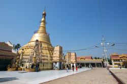 La pagoda dorata di Botataung Paya Yangon in Birmania - © Roberto Cornacchia / www.robertocornacchia.com