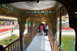 Il Ponte del Padiglione dei Nat: Botataung Paya Yangon nel Myanmar- © Roberto Cornacchia / www.robertocornacchia.com