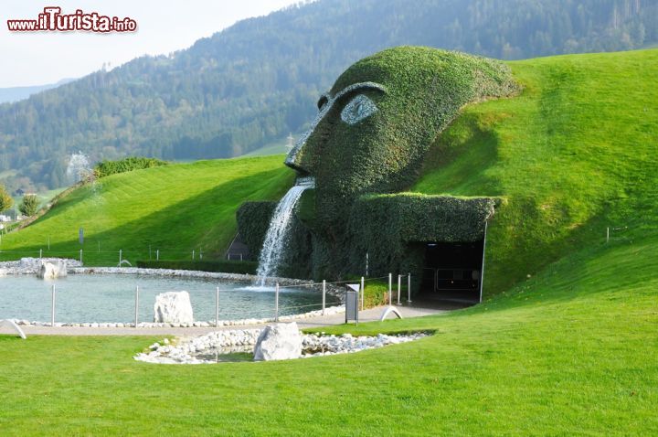 Immagine La visita al parco Swarovski, a fianco della fabbrica Kristallwelten a Wattens in Tirolo. Facilmente raggiungibile dall'Italia (siamo alla periferia orientale di Innsbruck), il museo dei Cristalli Swarowski è una meta perfetta per le famiglie con bambini - © Kurkul / Shutterstock.com