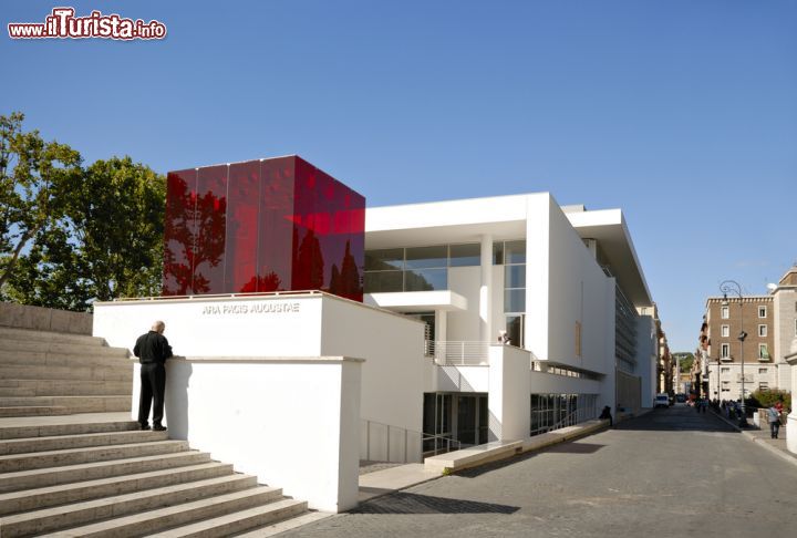 Immagine Esterno dell'edificio che contiene il museo dell'Ara Pacis a Roma - © Ackab Photography / Shutterstock.com