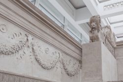 La decorazione interna dell'altare di Augusto, l'Ara Pacis di Roma - © Cortyn / Shutterstock.com 