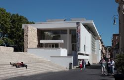 La visita al museo dell'Ara Pacis di Roma ...