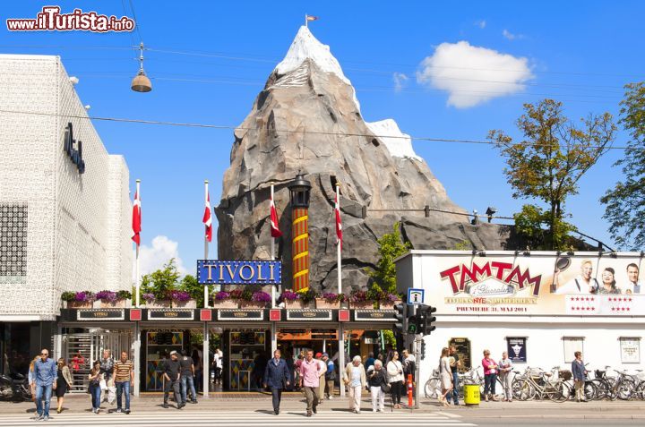 Immagine Lo strano mondo dei GIardini di TIvoli a Copenaghen, tra fantasia e realtà- © Evikka / Shutterstock.com