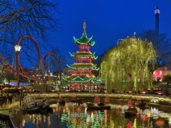 La Pagoda Cinese di Copenaghen, presso i Giardini di Tivoli, Danimarca - © Mikhail Markovskiy / Shutterstock.com
