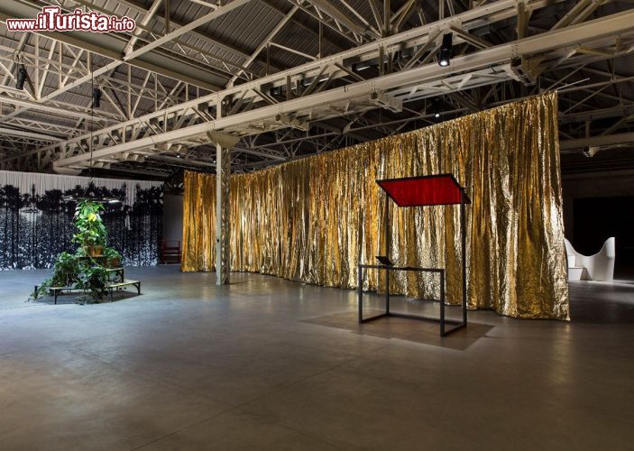Immagine Installazione d'arte all'interno di Hangar Bicocca