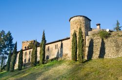Il complesso del Castello di Rivalta fotografato al tramonto da Gazzola, provincia di Piacenza - © Luca Lorenzelli / Shutterstock.com