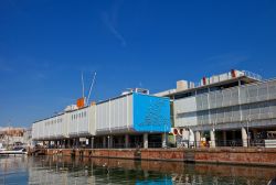 L'esterno dell'Acquario di Genova sul Ponte degli Spinola - © Joymsk140 / Shutterstock.com 