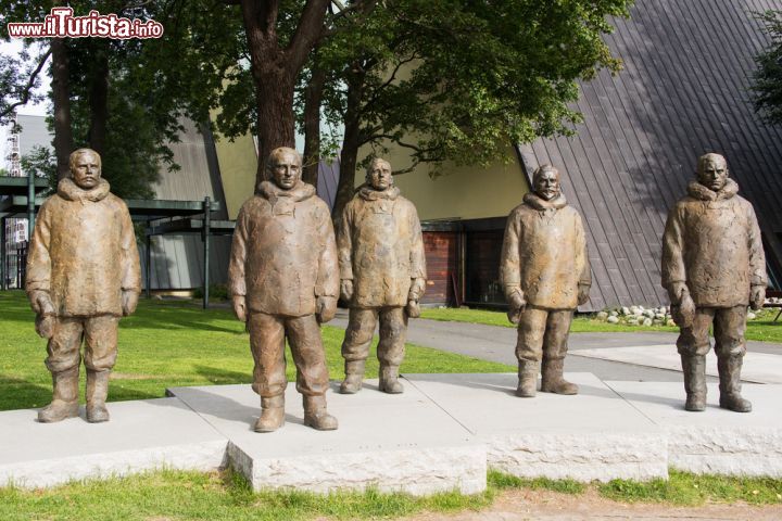 Immagine Gli esploratori norvegesi che conquistarono il Polo Sud al Fram museum di Olso: sono  Roald Amundsen, Olav Bjaaland, Sverre Hassel, Oscar Wisting, Helmer Hanssen - © Nanisimova / Shutterstock.com