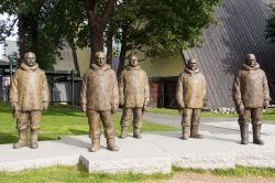 Gli esploratori norvegesi che conquistarono il Polo Sud al Fram museum di Olso: sono  Roald Amundsen, Olav Bjaaland, Sverre Hassel, Oscar Wisting, Helmer Hanssen - © Nanisimova / Shutterstock.com ...