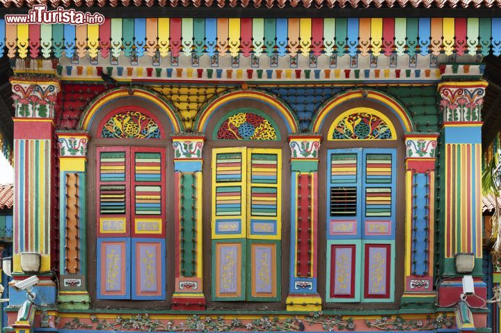 Immagine Le porte colorate di questa casa a Singapore ci dice che siamo a Little India, il variopinto quartiere etnico della città - © Lee Yiu Tung / Shutterstock.com