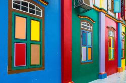 Un particolare delle coloratissime case di Little India a Singapore - © Bule Sky Studio / Shutterstock.com