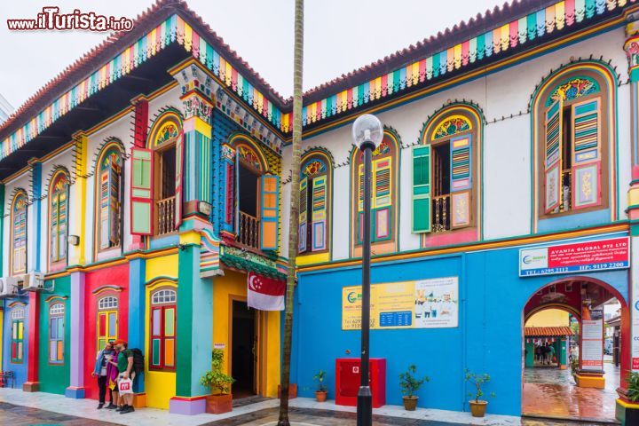 Immagine Una passeggiata tra le case variopinte di Little India a Singapore - © Bule Sky Studio / Shutterstock.com