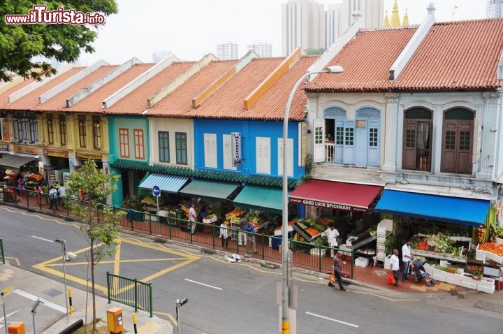 Immagine Uno scorcio delle case (peranakan) tipiche di Little India a Singapore - © EQRoy / Shutterstock.com