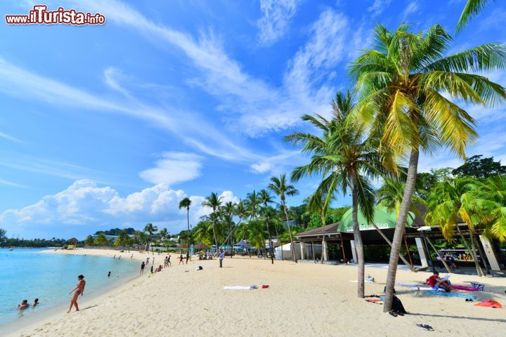 Immagine La spiaggia artificiale di Siloso a Sentosa Island, Singapore - © MJ Prototype / Shutterstock.com