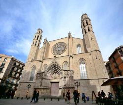 La facciata della Cattedrale gotica di Santa Maria del Mar a Barcellona- © Rodrigo Garrido / Shutterstock.com 