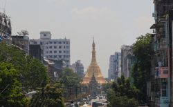 Al centro di Yangon sorge la stupa di Sule Paya - © Ilia Torlin / Shutterstock.com