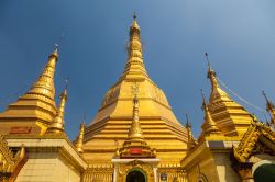 Uno scorcio del complesso di Sule Paya, la seconda pagoda di Yangon - © Bule Sky Studio / Shutterstock.com