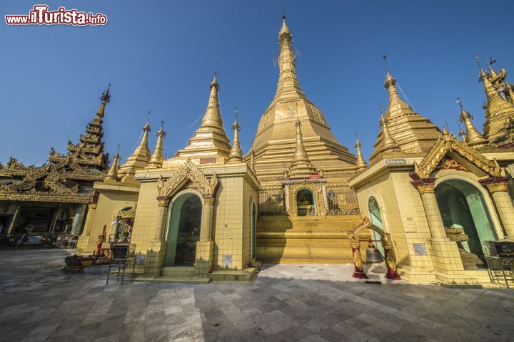 Immagine Si chiama Sule Paya ed è una delle più importanti pagode di Yangon in Myanmar - © manjik / Shutterstock.com