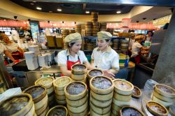 La Food Court del centro commerciale di Marina Bay Sands a Singapore - © Sorbis / Shutterstock.com 