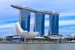 La skyline inconfondibile del complesso di  Marina Bay Sands a Singapore - © easy camera / Shutterstock.com 