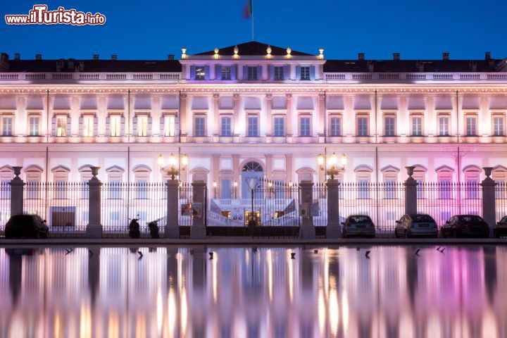 Immagine Giochi di luce sulla elegante facciata della Reggia di Monza, Lombardia - © alessandro radice / Shutterstock.com