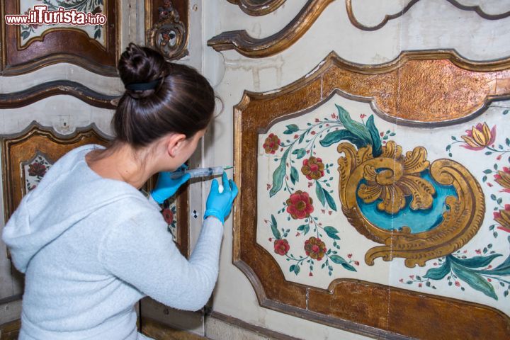 Immagine Interno della Reggia di Monza e restauro delle sue decorazioni - © Viappy / Shutterstock.com