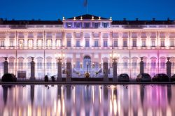 Giochi di luce sulla elegante facciata della Reggia di Monza, Lombardia - © alessandro radice / Shutterstock.com